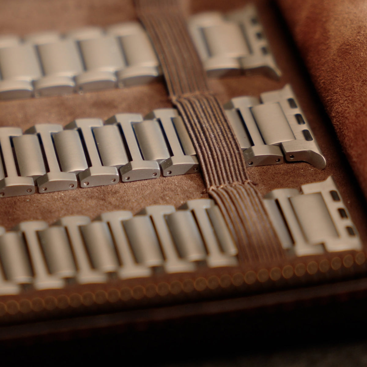 Handmade Leather Storage Case for Watch Bands – For Apple Watch, Samsung Galaxy Watch, Garmin