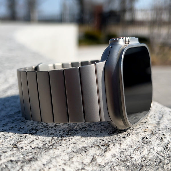 Grade 2 Titanium Link Band for Apple Watch Ultra 2 and Series 10